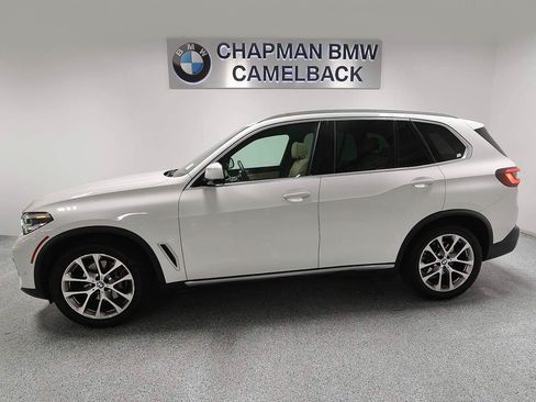 Used 2022 BMW X5 xDrive40i w/ Premium Package AWD/4WD image 3