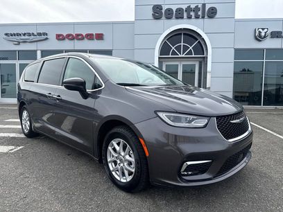Used 2023 Chrysler Pacifica Touring-L