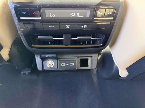 Used 2023 Acura MDX FWD image 15