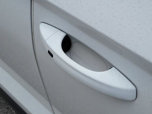 Used 2023 Volkswagen Taos SE w/ Panoramic Sunroof Package image 11