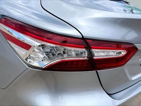 Used 2020 Toyota Camry XLE FWD image 28