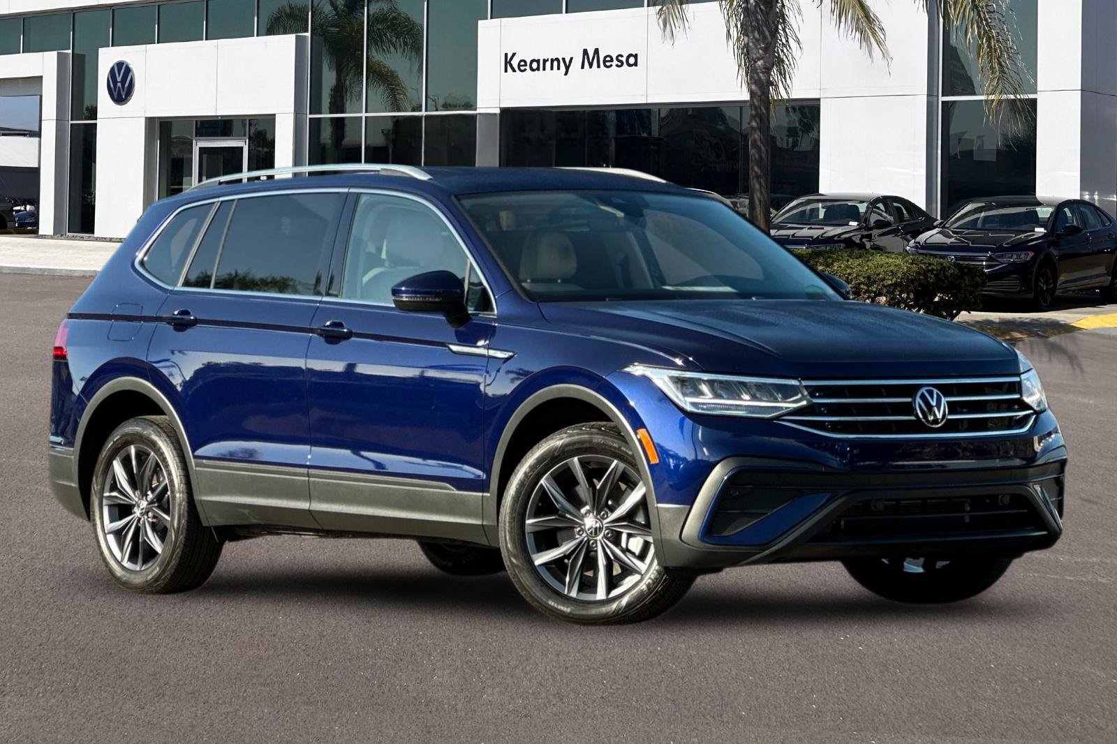 Used 2023 Volkswagen Tiguan SE FWD image 2