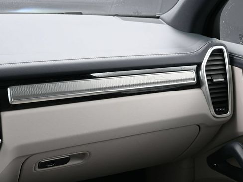 Certified 2023 Porsche Cayenne Platinum Edition AWD/4WD image 21