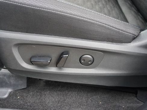 Used 2025 Nissan Pathfinder SV FWD image 15