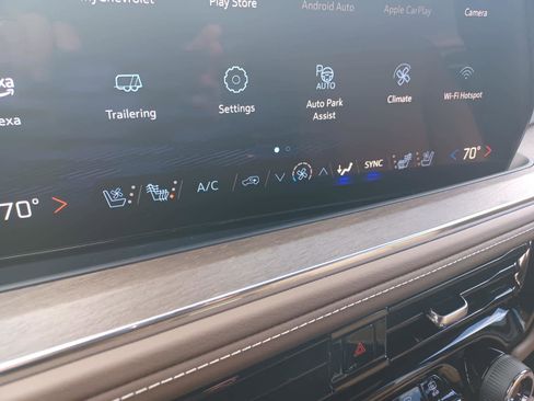 Used 2025 Chevrolet Tahoe High Country image 14