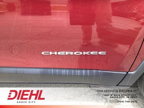 Used 2020 Jeep Cherokee Latitude Plus w/ Cold Weather Group AWD/4WD image 10