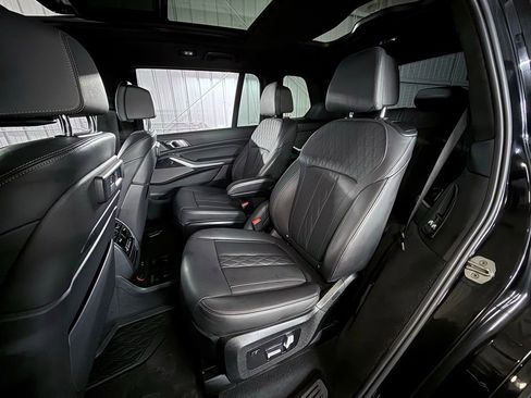 Used 2022 BMW X7 M50i image 22