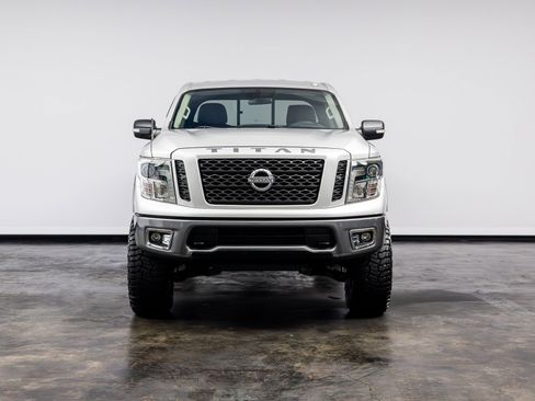 Used 2019 Nissan Titan PRO-4X image 2