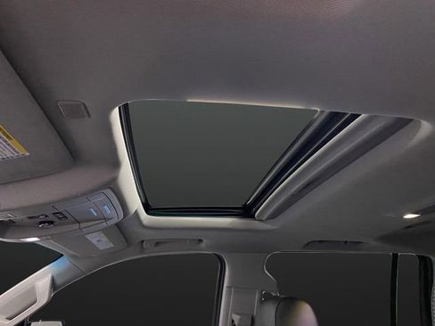 Used 2019 Chevrolet Suburban LT w/ LT Signature Package image 7