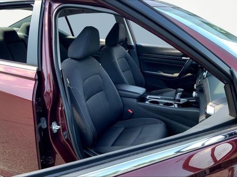 Used 2024 Nissan Altima 2.5 SV image 19