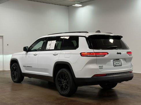 Used 2024 Jeep Grand Cherokee L Altitude image 25
