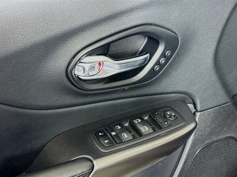 Used 2020 Jeep Cherokee Limited AWD/4WD image 18