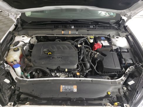 Used 2017 Ford Fusion SE w/ Fusion SE Technology Package image 16