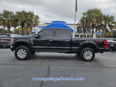 Used 2022 Ford F250 Platinum image 2