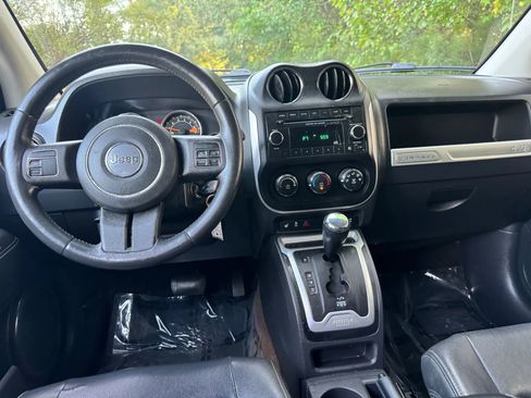 Used 2014 Jeep Compass Latitude image 10