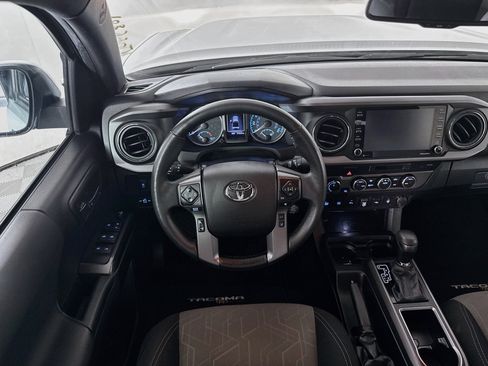 Certified 2022 Toyota Tacoma TRD Off-Road w/ Technology Package AWD/4WD image 22