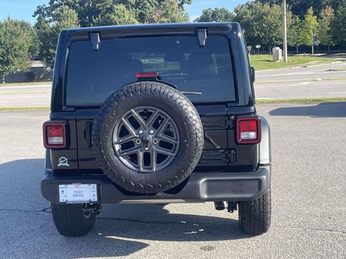 Used 2026 Jeep Wrangler Unlimited Sport AWD/4WD image 4