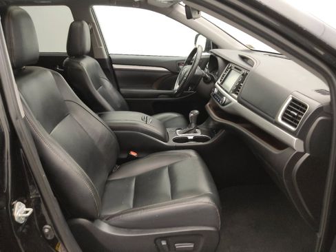 Used 2019 Toyota Highlander XLE image 21