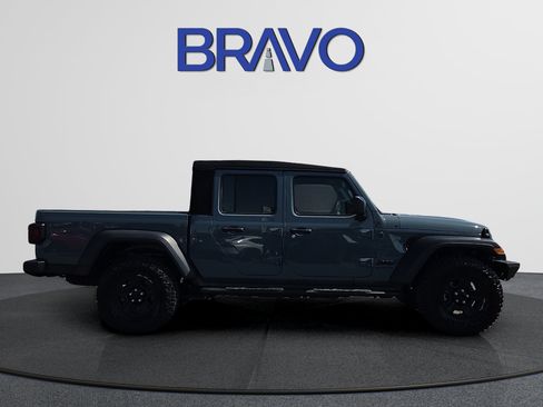 Used 2024 Jeep Gladiator Sport AWD/4WD image 5