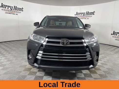 Used 2019 Toyota Highlander Limited Platinum FWD image 4