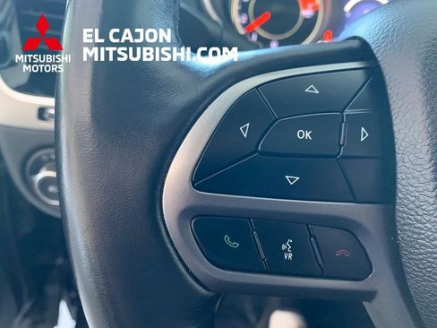 Used 2019 Jeep Cherokee Limited image 18