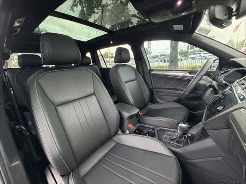 Used 2023 Volkswagen Tiguan SE R-Line FWD image 13