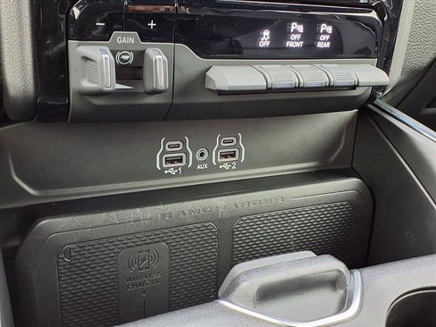 Used 2025 RAM 1500 Laramie w/ Sport Appearance Package image 10