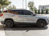 Used 2019 GMC Terrain SLE w/ Driver Convenience Package image 3