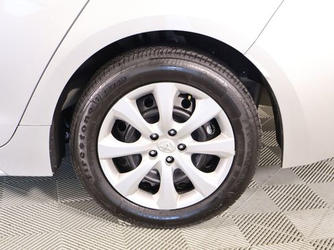 Used 2025 Toyota Corolla LE image 17