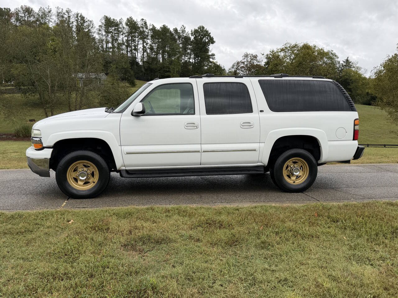 Used 2004 Chevrolet Suburban 2500 LT w/ Preferred Equipment Group AWD/4WD image 5