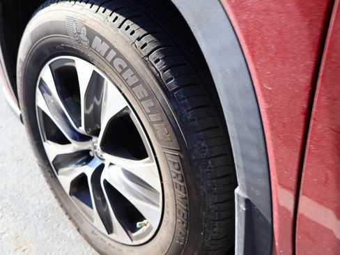 Used 2021 Toyota Highlander XLE image 22