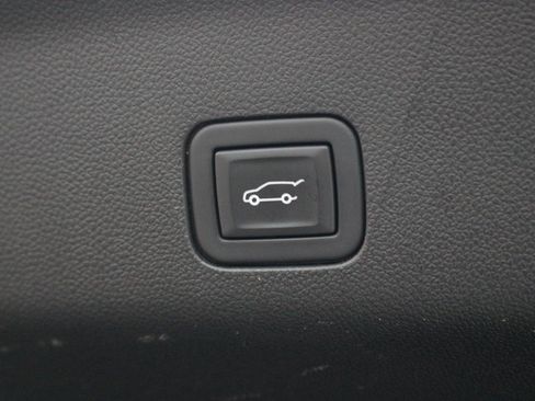 Used 2024 Chevrolet Tahoe High Country AWD/4WD image 12
