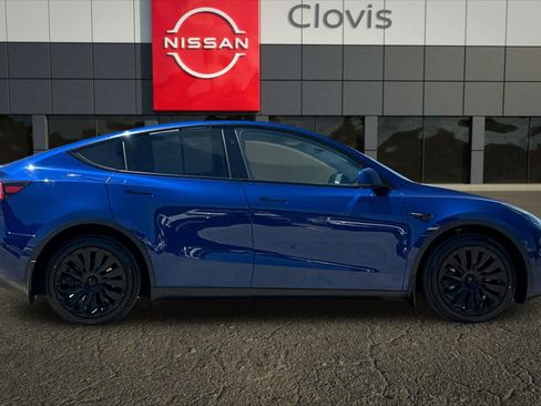 Used 2024 Tesla Model Y Long Range AWD/4WD image 9