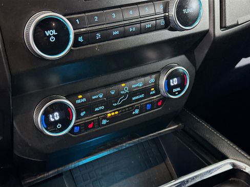 Used 2020 Ford Expedition Max Limited image 24