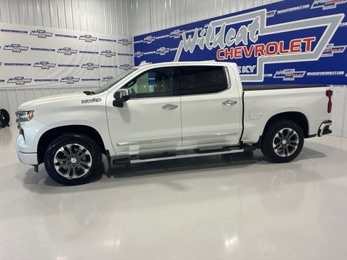 Used 2025 Chevrolet Silverado 1500 High Country w/ Technology Package AWD/4WD image 3