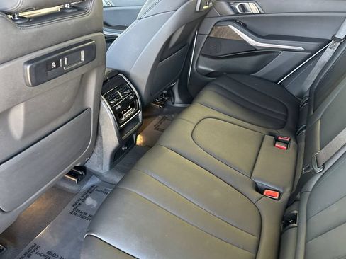 Used 2022 BMW X5 xDrive40i w/ Premium Package AWD/4WD image 11