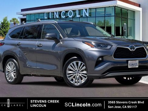 Used 2023 Toyota Highlander Platinum FWD image 1