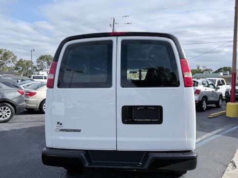 Used 2018 Chevrolet Express 2500 Extended image 4