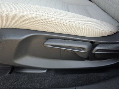 Used 2027 Honda HR-V LX image 10