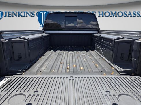 Used 2024 Nissan Titan PRO-4X w/ Pro-4x Convenience Package image 17