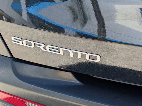 Used 2023 Kia Sorento LX image 15