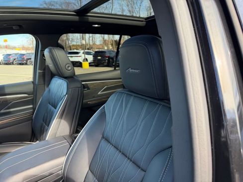 Certified 2025 Buick Enclave Avenir w/ Super Cruise Package AWD/4WD image 19