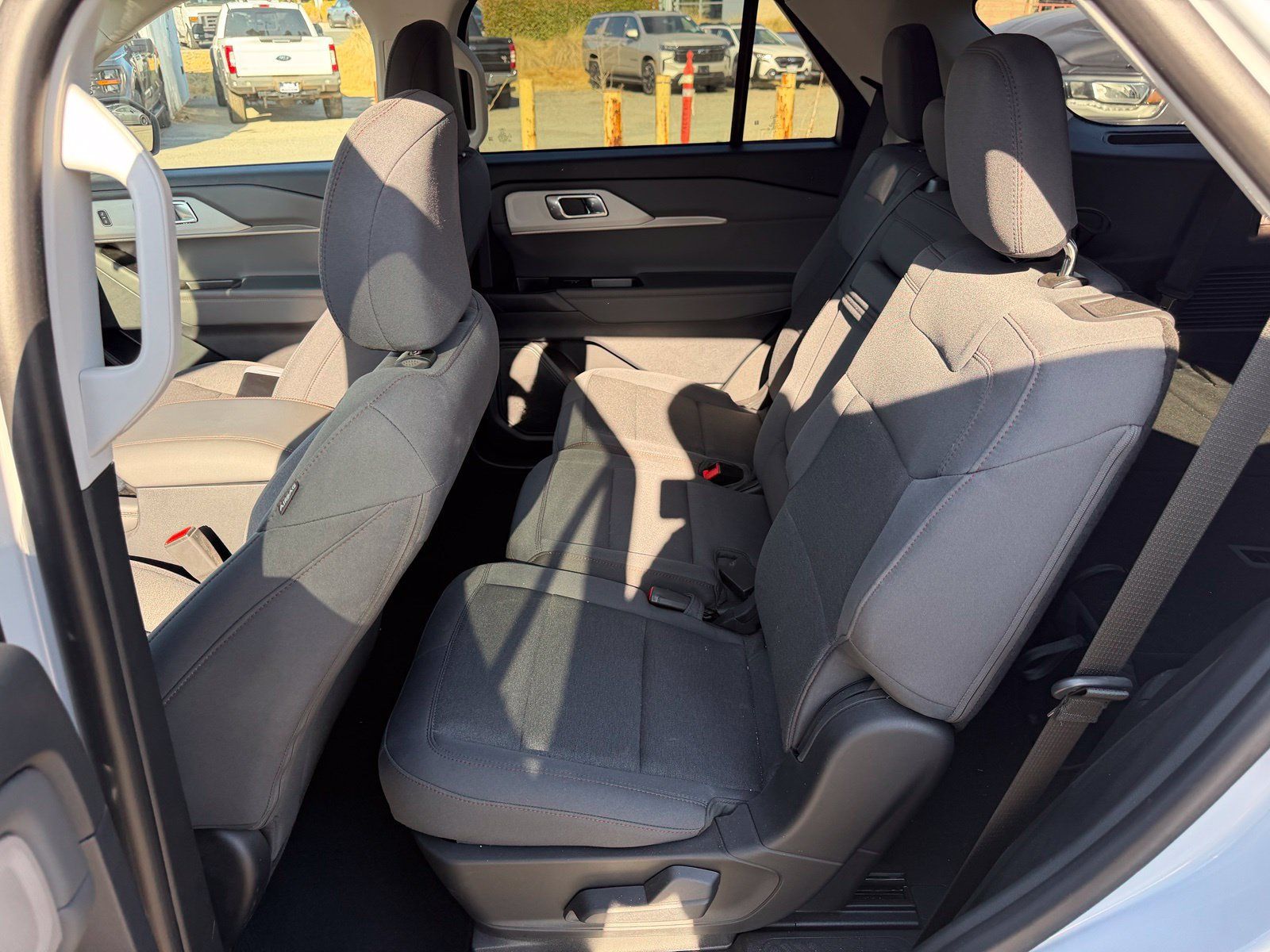 Used 2025 Ford Explorer Active AWD/4WD image 12