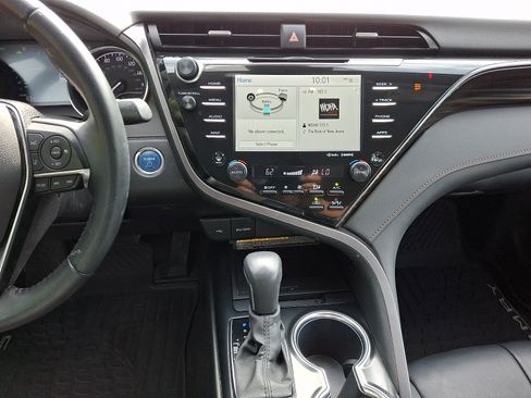 Used 2020 Toyota Camry XLE FWD image 15
