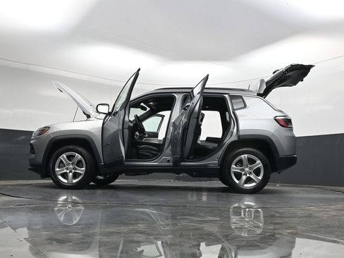 Used 2023 Jeep Compass Latitude w/ Sun and Sound Group AWD/4WD image 44