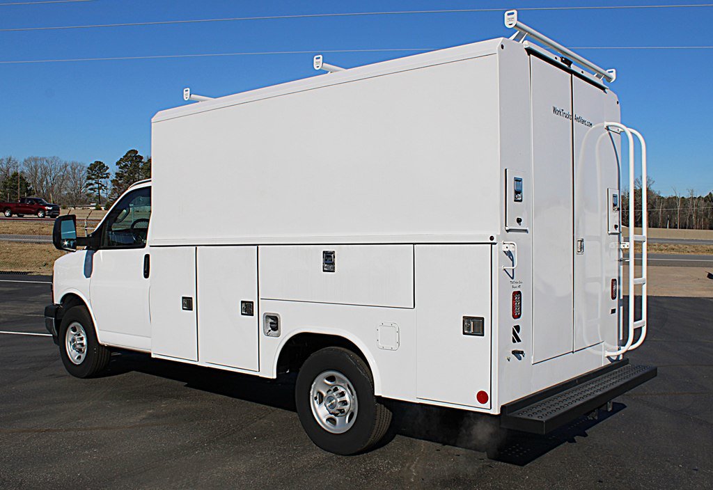 Used 2023 Chevrolet Express 3500 w/ Power Convenience Package RWD image 4
