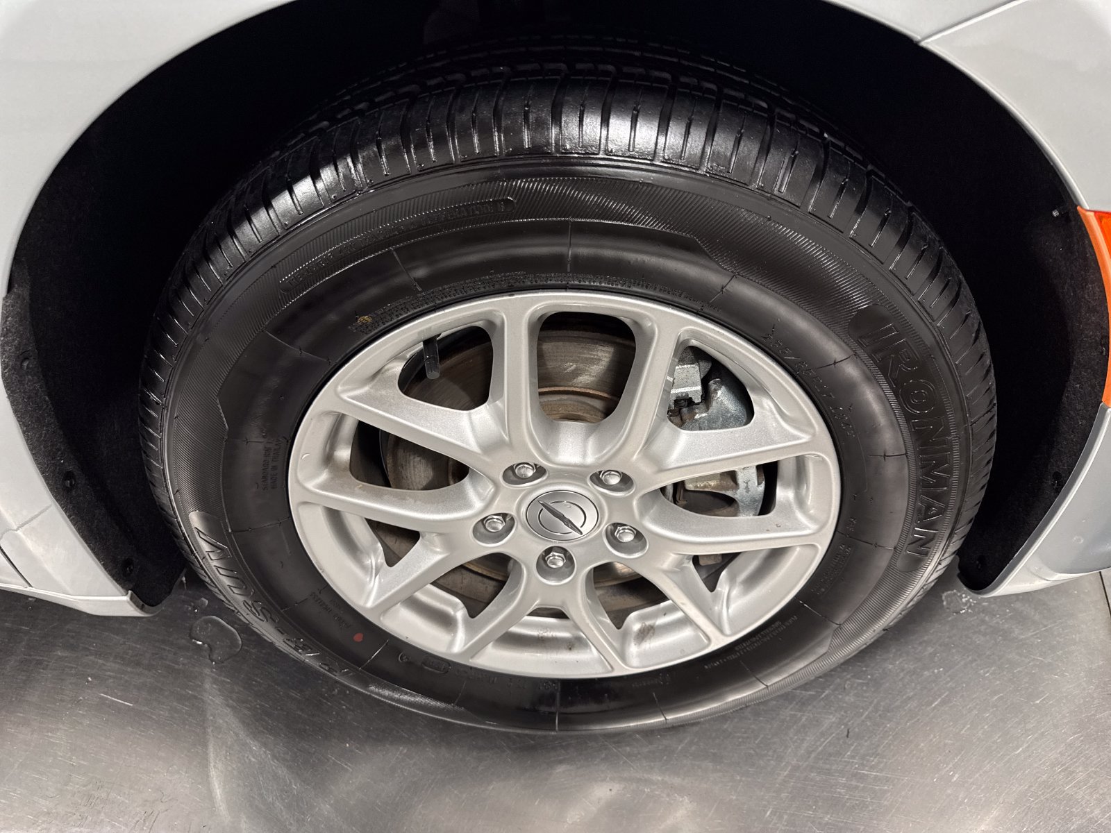 Used 2023 Chrysler Pacifica Touring-L FWD image 14
