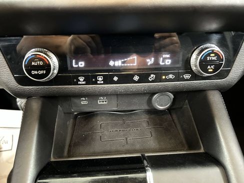 Used 2022 Mitsubishi Outlander ES AWD/4WD image 16
