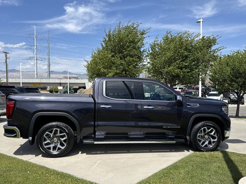Used 2023 GMC Sierra 1500 SLT w/ SLT Premium Plus Package AWD/4WD image 11