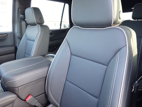 New 2026 GMC Yukon Elevation image 18